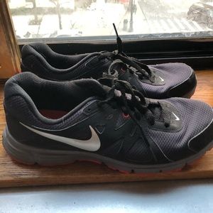 Men’s Nike sneakers black and grey with red soles